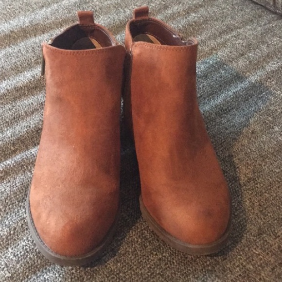 Carlos Santana Shoes - Carlos Santana womens 7.5 brown ankle boots